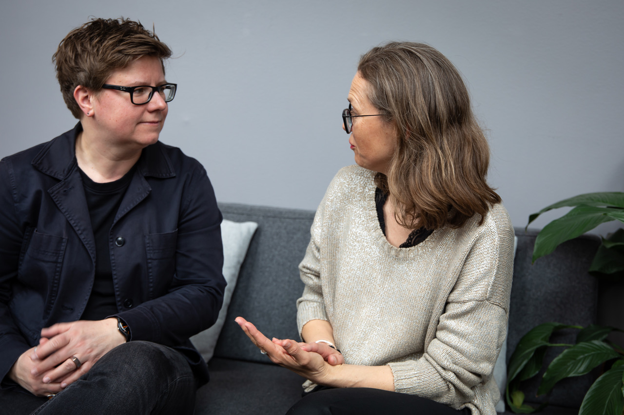 Nåværende og tidligere kunstneriske ledere for CODA-festivalen, Birgit Berndt (tv) og  Stine Nilsen.