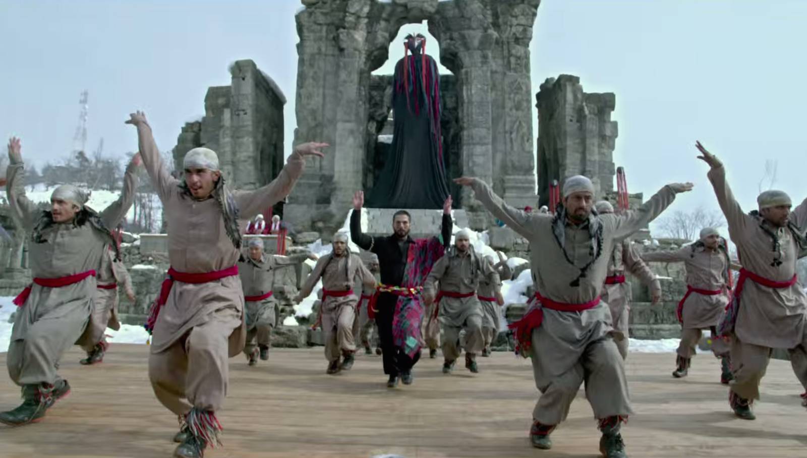 I 2014 ble Sudesh Adhana tildelt Bollywoods svar på Oscar for koreografien til sangen Bismil i filmen Haider.
