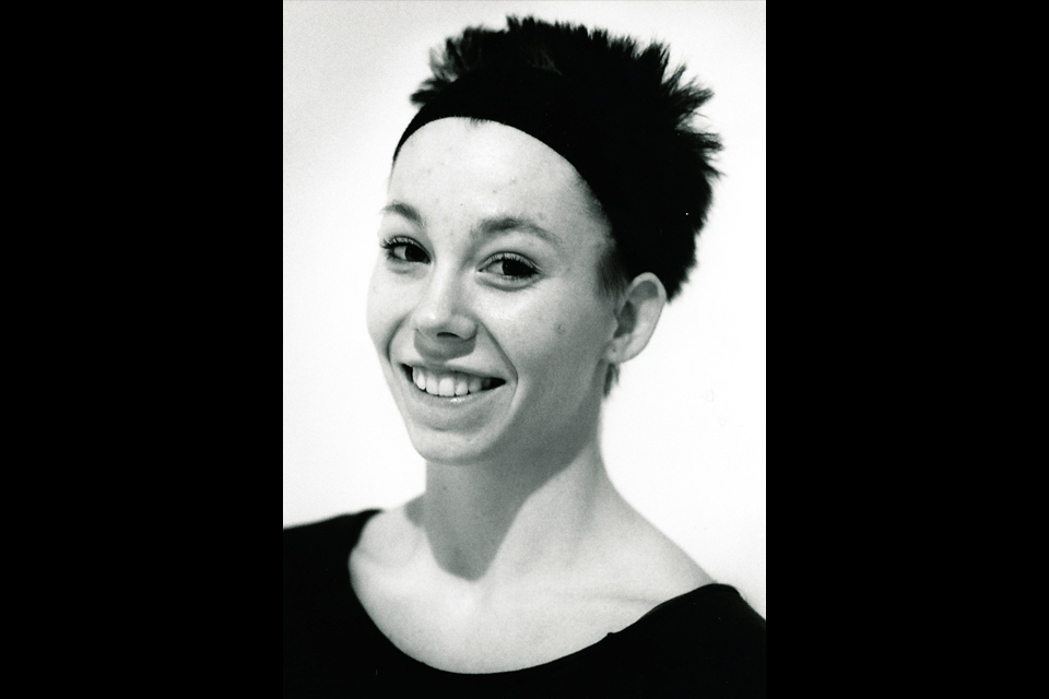 Cecilie Lindeman Steen fra 1987. Portrettfotoet ble brukt i programmet til forestillingen «Filo d’Erba or Frail Creation» i 1989.