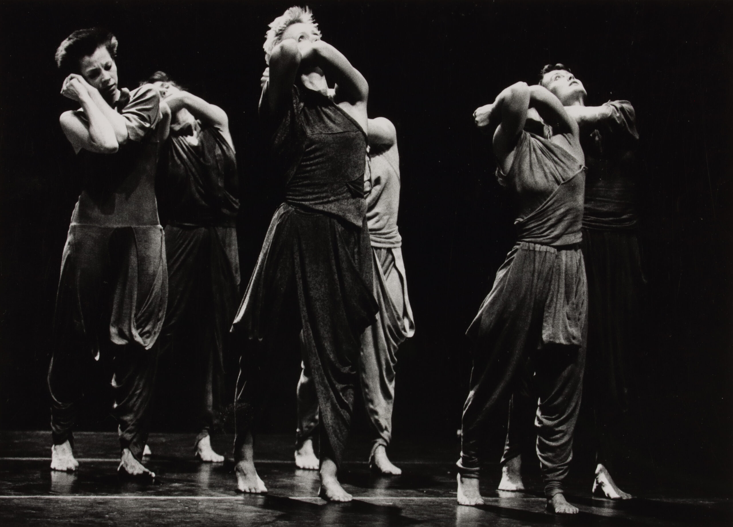 «Filo d'Erba or Frail Creation» av Giorgio Rossi (1989) for Callage dansekompani. Dansere fv: Cecilie Lindeman Steen, Aase With, Nina Ly, Kristina Gjems, Cathrine Smith, Mona  Walderhaug. Foto: Erik Berg. 