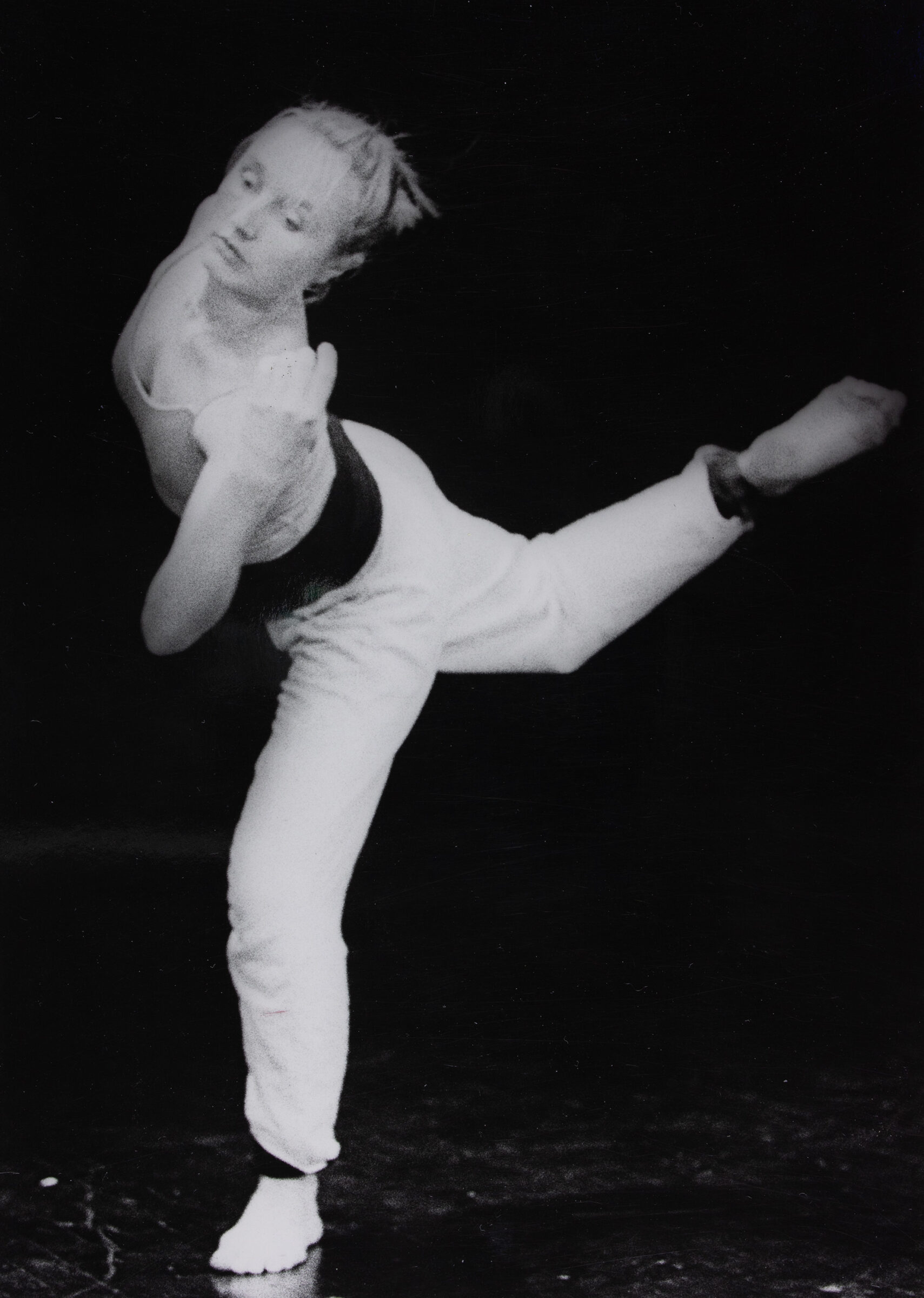 Hege Gabrielsen på prøve til "Aqua" av Lise Nordal, for Collage Dansekompani. På Black Box teater. Fotoet er hentet fra Dansearkivet, Collage Dansekompani sitt arkiv.