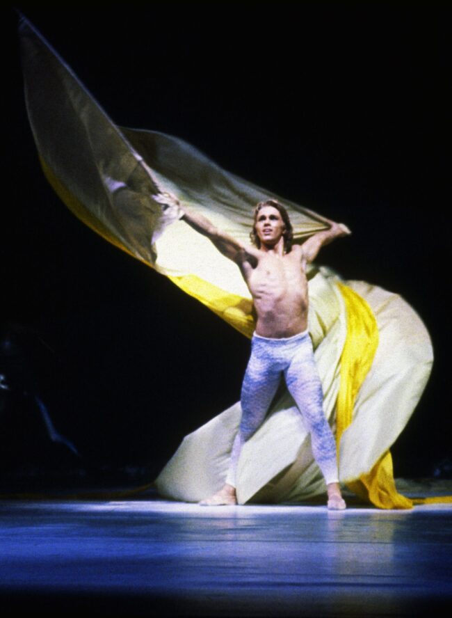 Ketil Gudim som Ariel i balletten «Stormen» av Glen Tetley, i 1980. Foto Karsten Bundgaard. 