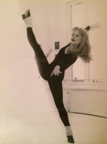 Kjersti Evensen. Fra åpningen av Dansestudioet (Carte Blanche sitt studio i Teglveks gt i Oslo) 1986. Ukjent fotograf.