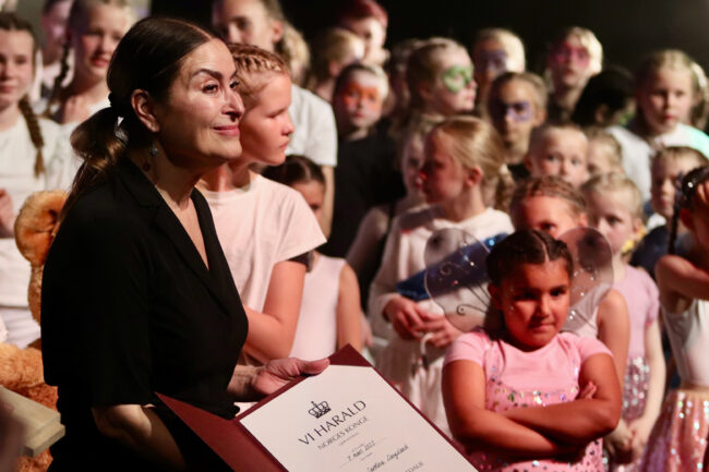 Patricia Langeland mottar Kongens Fortjenstmedalje. Foto: Camilla Kvamme, Os & Fusaposten.
