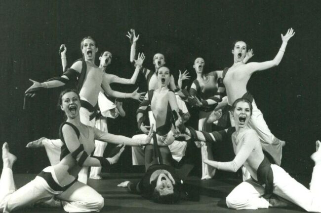 Fra eksamensforestilling ved Ballettinstituttet i 1979. Nina Lill Svendsen er bakerst i midten. Koreografi: Helen McGehee, tidligere danser i Martha Graham Company.