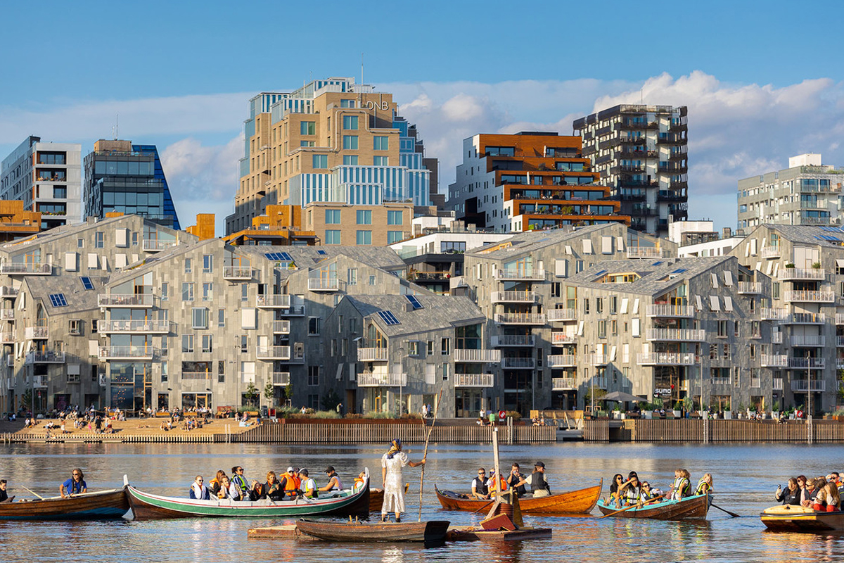 Panta Rei Danseteater. Foto: Neil Nisbet/Afilm. Danser: Martine Bentsen.