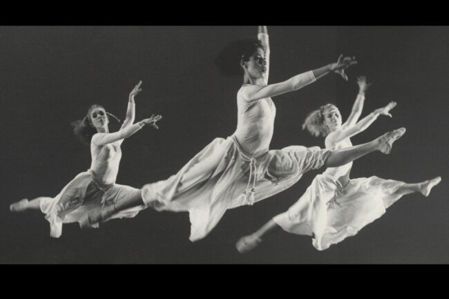 Fra balletten Caritas (premiere1987) av koreograf Molly Molloy, for Carte Blanche. På bildet, fv: Hilde Olsen (nå Haugan), Arlene Wilkes og Kjersti Evensen.