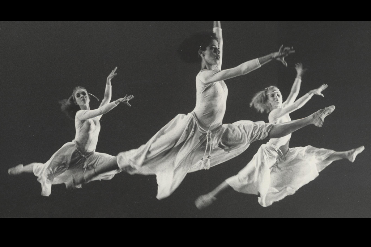Fra balletten Caritas (premiere1987) av koreograf Molly Molloy, for Carte Blanche. På bildet, fv: Hilde Olsen (nå Haugan), Arlene Wilkes og Kjersti Evensen.