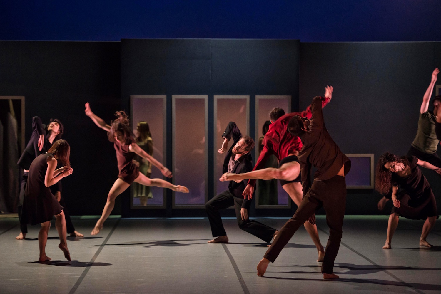 
Forestillingen «Hedda» (2013) ble skapt av Ingun Bjørnsgaard på oppdrag fra CCN-Ballet de Lorraine i Frankrike, med dansere fra Ballet de Lorraine. Foto: Mathieu-Rousseau / CCN-Ballet de Lorraine.