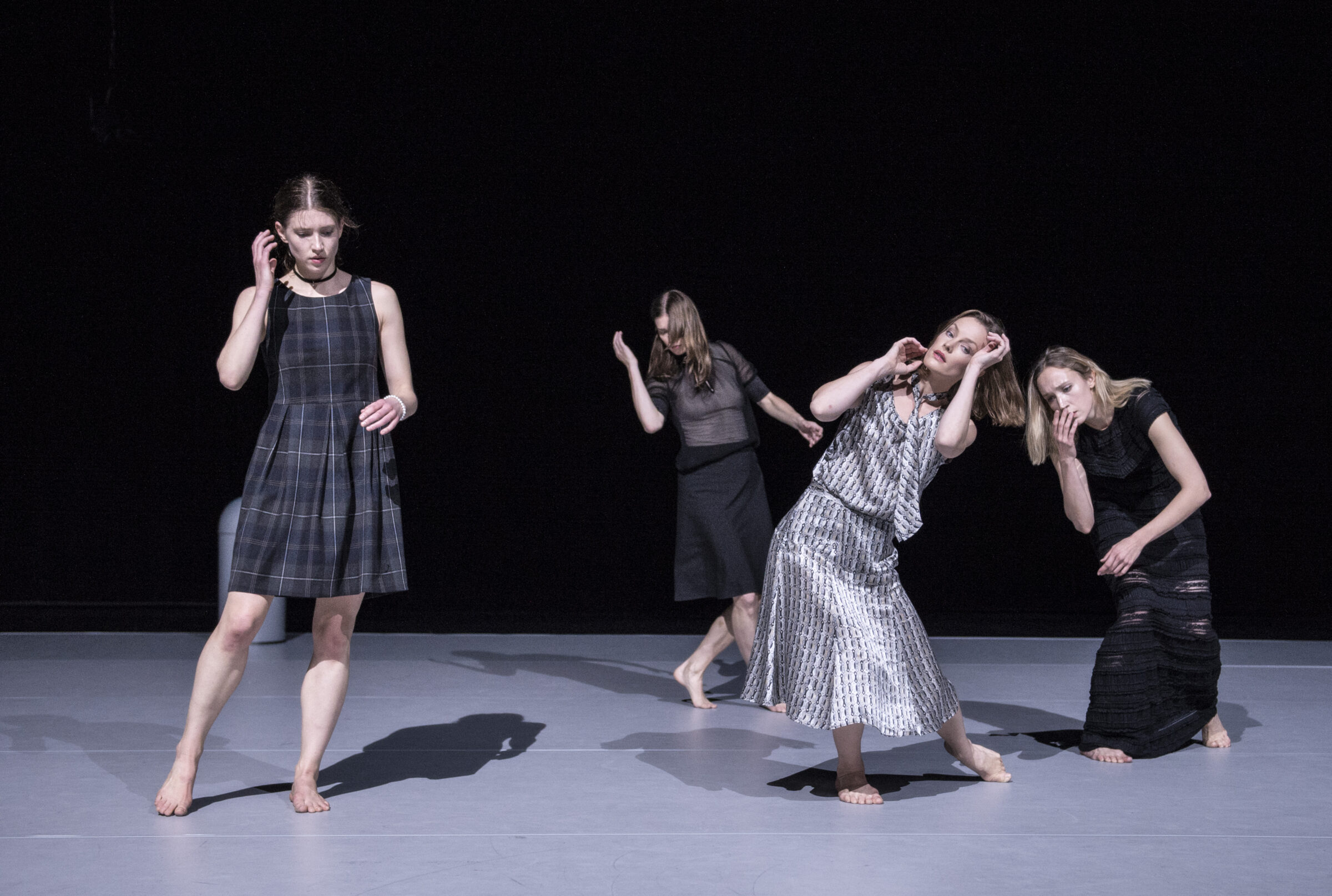 F.v: Catharina Vehre Gresslien, Ida Wigdel, Guro Nagelhus Schia og Marianne Haugli i «Notes on Frailty» (2017) av Ingun Bjørnsgaard. Foto: Erik Berg.