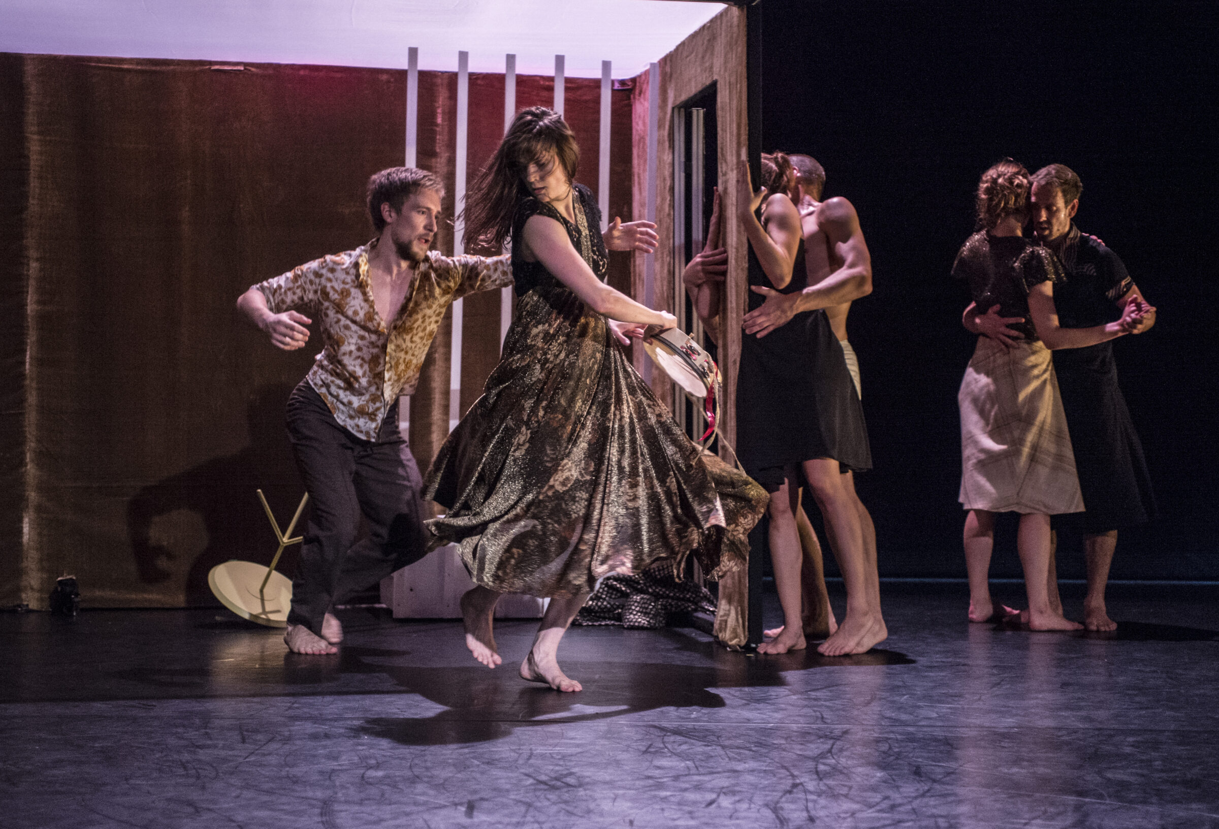 Fra «Rotating Nora» (2014) av Ingun Bjørnsgaard. Medvirkende dansere: Mattias Ekholm, Erik Rulin, Ida Wigdel, Catharina Vehre Gresslien, Matias Rønningen og Marta-Luiza Jankowska. Foto: Erik Berg.